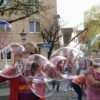 Seifenblasenfabrik 6 50 Bubbler in Action viele Seifenblasen, Spielzeug