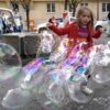 Seifenblasenfabrik 5 50 Bubbler in Action 2 50-Bubbler Spielzeug für viele Seifenblasen